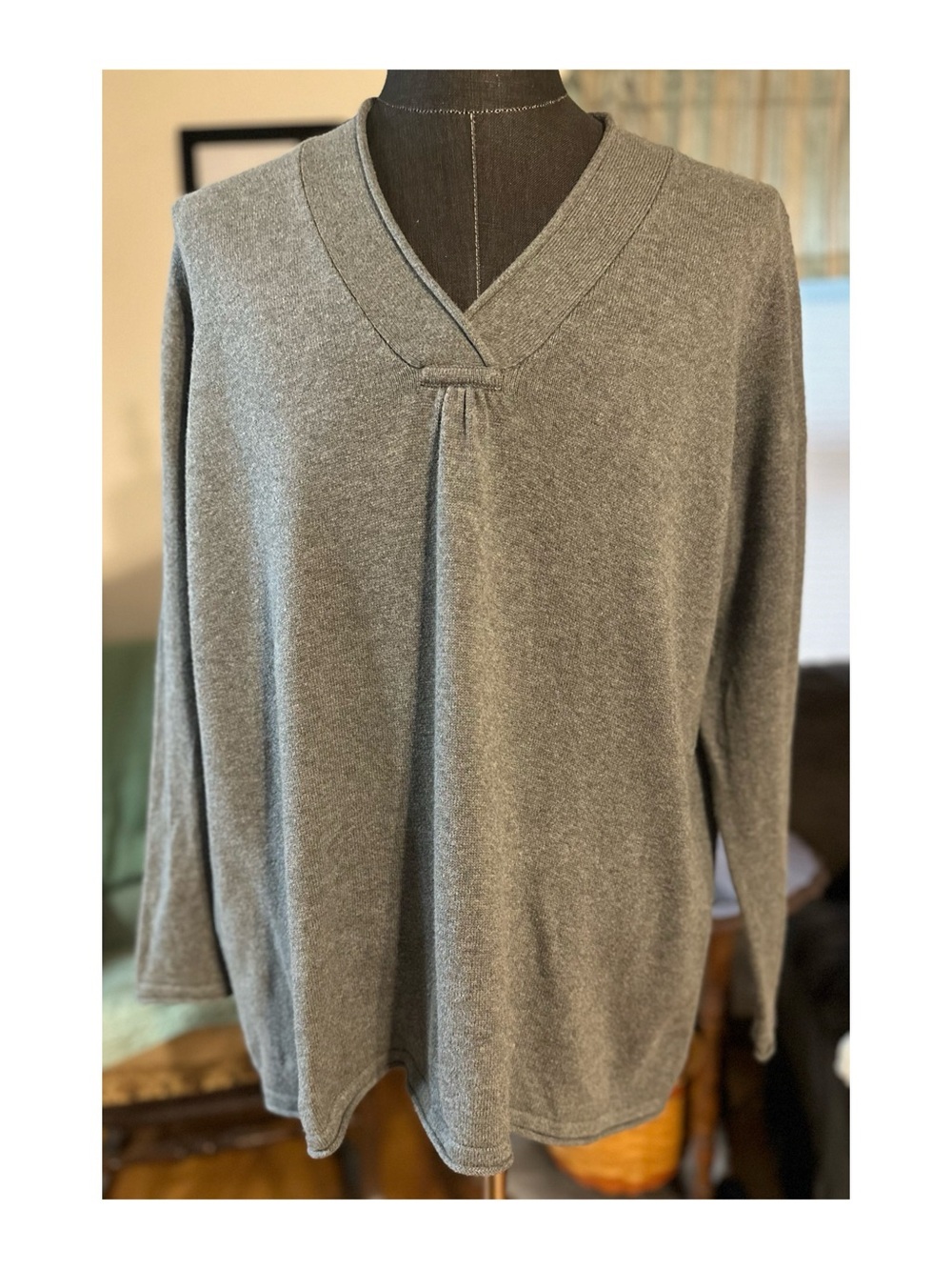 Eddie Bauer Women’s Gray V-Neck Pleat Cotton/Nylon Blend Size XXL Pullover